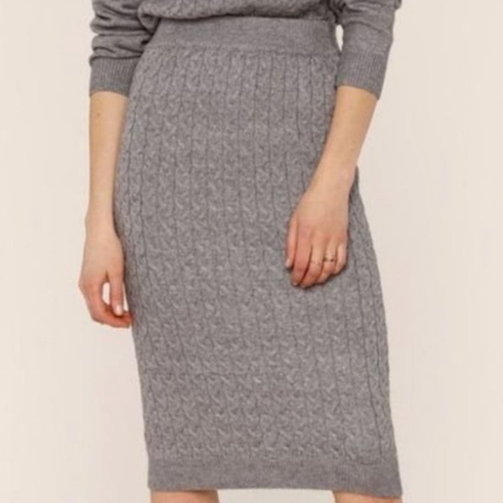 Heart loom | Gray Cableknit Pencil Sweater Skirt Size Medium